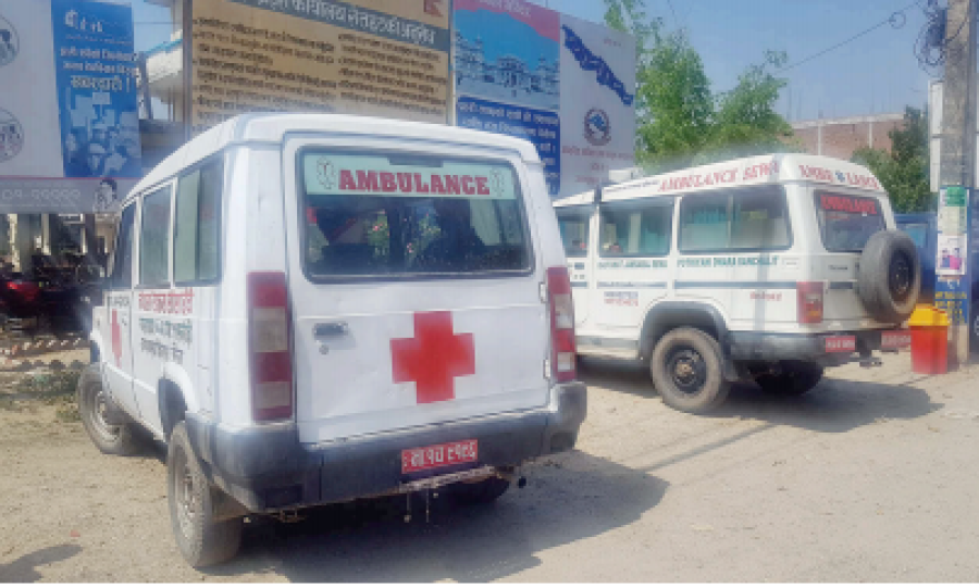 Rautahat police confiscate ambulances on charge of carrying passengers during lockdown