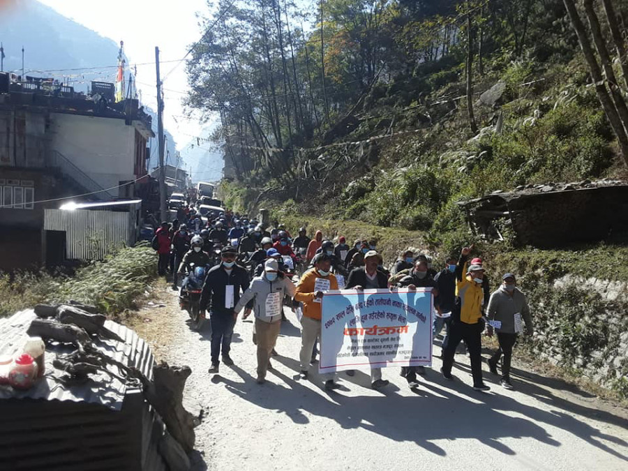 Bhotekoshi residents demand complete opening of Tatopani border point