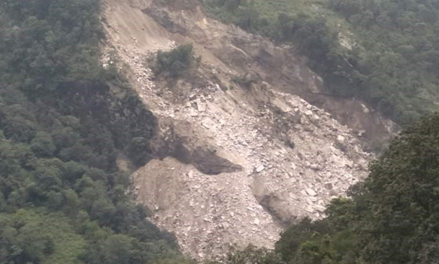 Arun River in Sankhuwasabha partially dammed by landslide