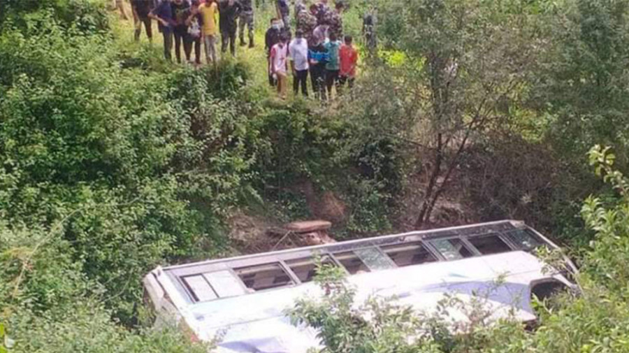 Six people killed, many injured in separate road accidents