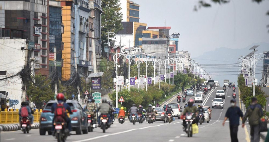 People without vehicles are having difficulty commuting to work as public transport service remains shut