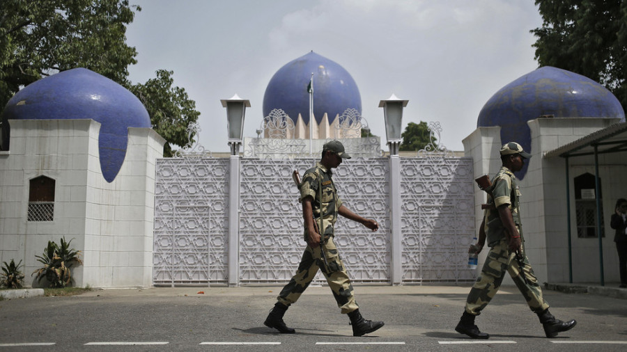 India to expel half Pakistan's embassy staff over spying