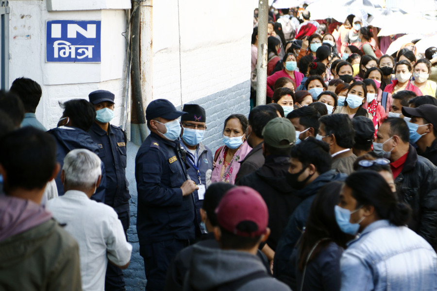 Government mismanagement leads to crowding at hospitals