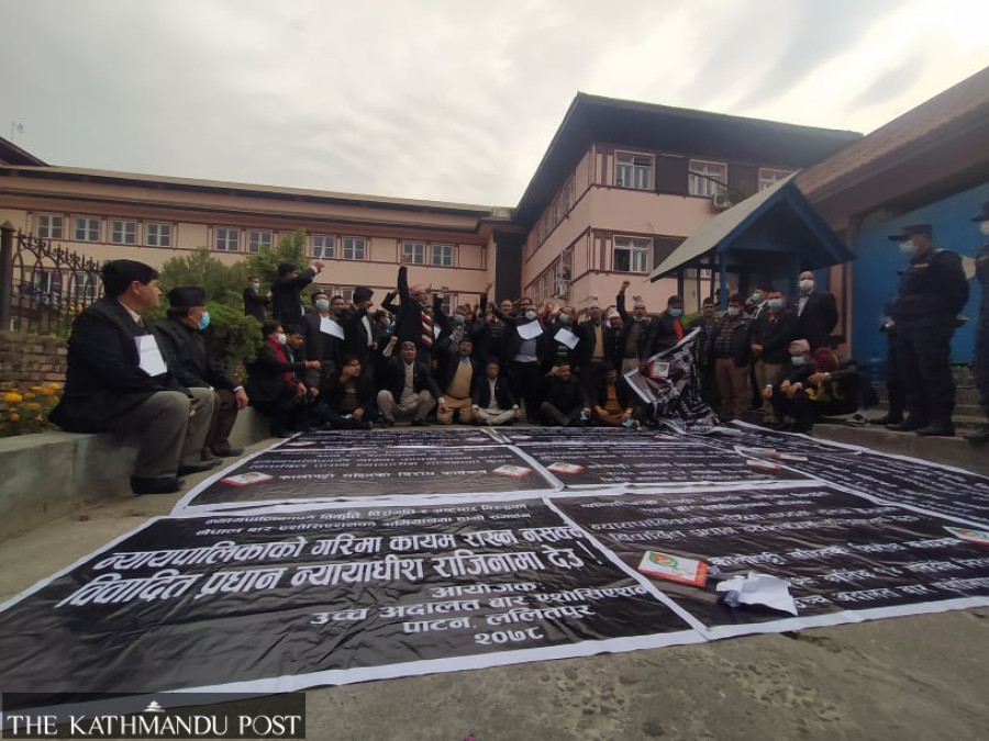 Lawyers continue their protest demanding Rana’s resignation