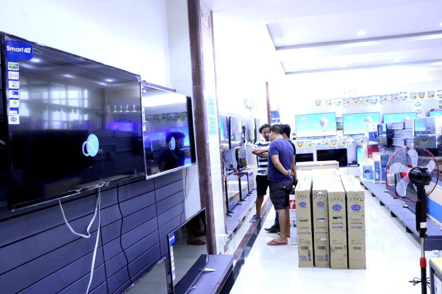 Surging coronavirus caseloads dampen New Year sales