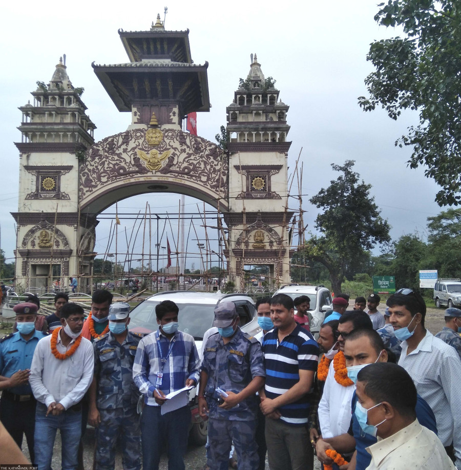 Nepal reopens border to overland visitors from India
