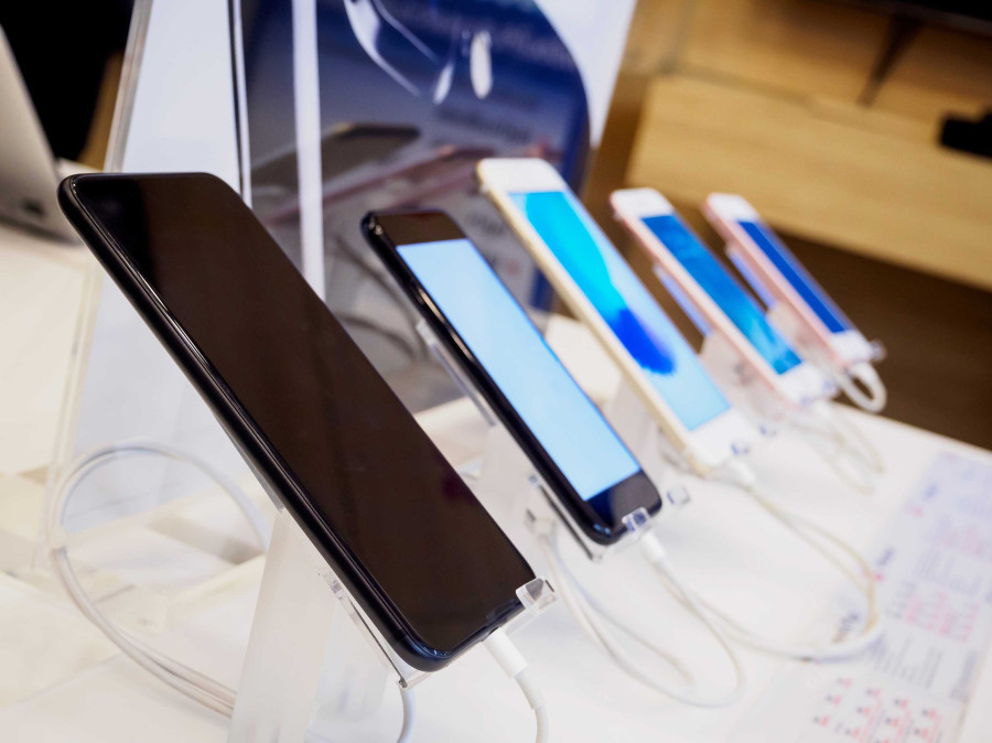 Mobile imports nearly double despite tattered economy