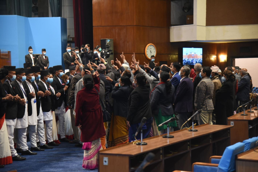 Politics of no confidence in House, boycott and sloganeering