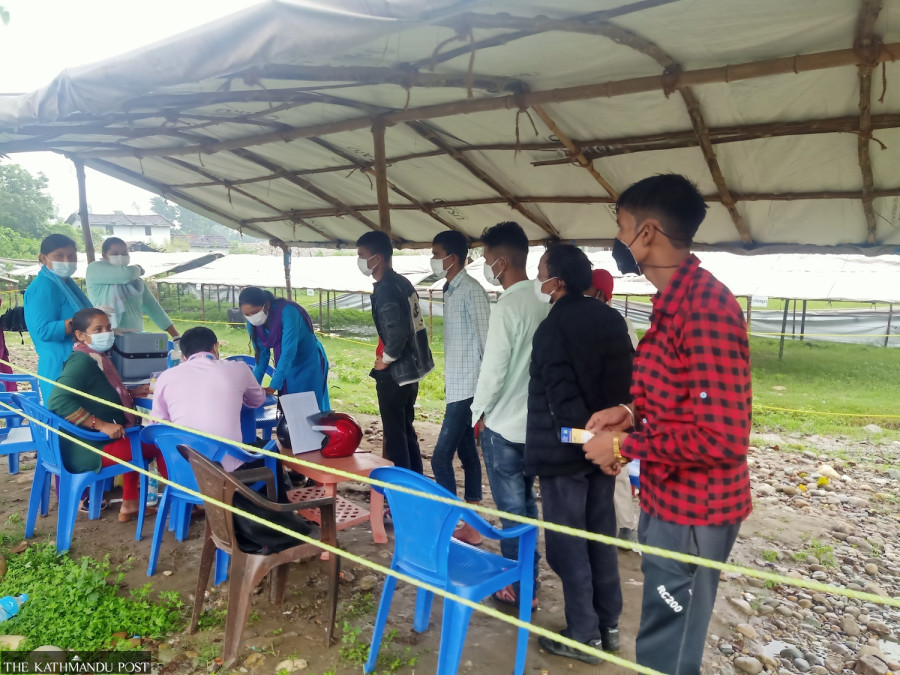 Nepali returnees from India receiving Covid-19 shots at Gaddachauki border