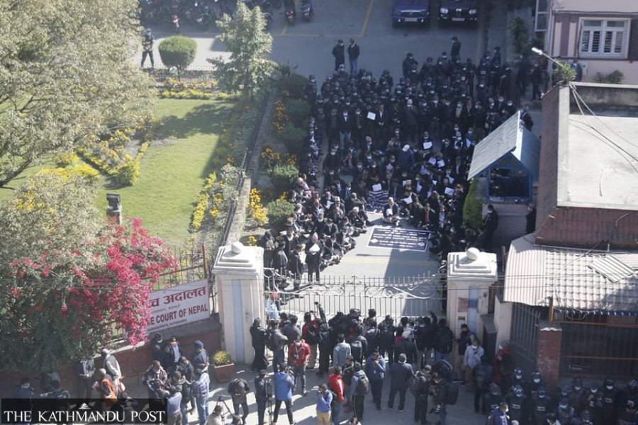 Calls for House session as judicial crisis protracts