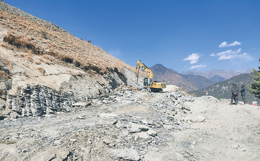 Upgradation work of Nagma-Gamgadhi road halted due to funds crunch