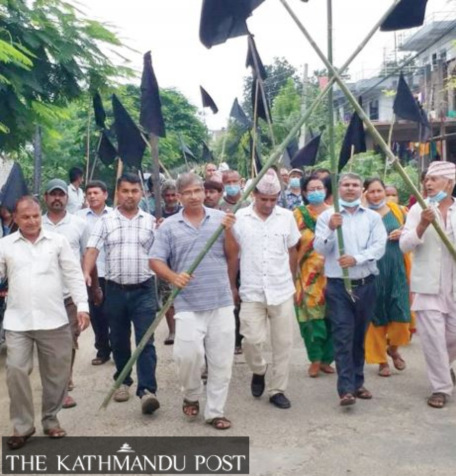 Bardibas residents protest against railway land compensation rate