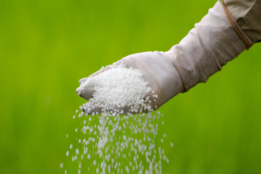Making fertilisers in Nepal