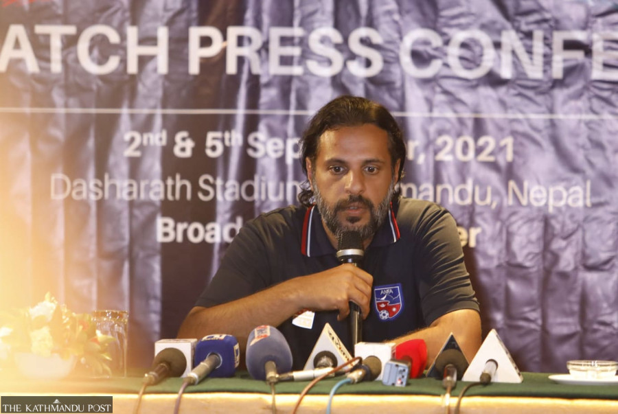 National football coach Almutairi extends contract