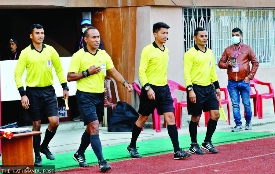 Football referees, assistant referees resign protesting fitness test
