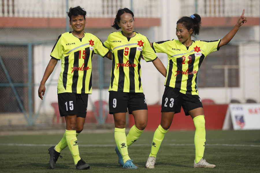 Army thump Biratnagar, Waling rout Chaudandigadhi