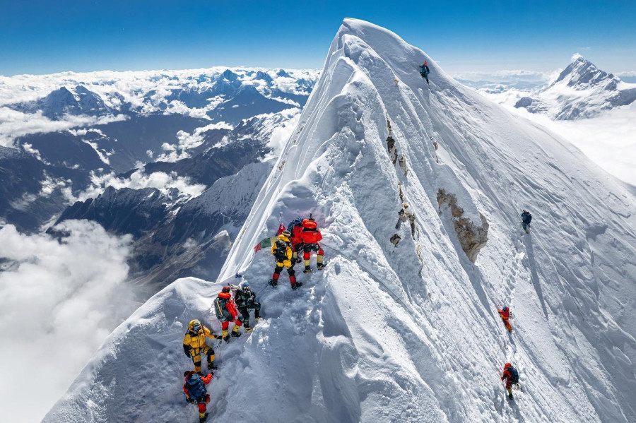 First in 45 years, 22 climbers make rare autumn ascent of Manaslu main summit