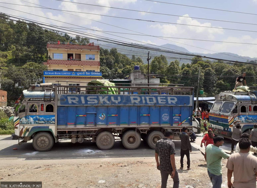 Desperate farmers seize fertilisers in Dhading