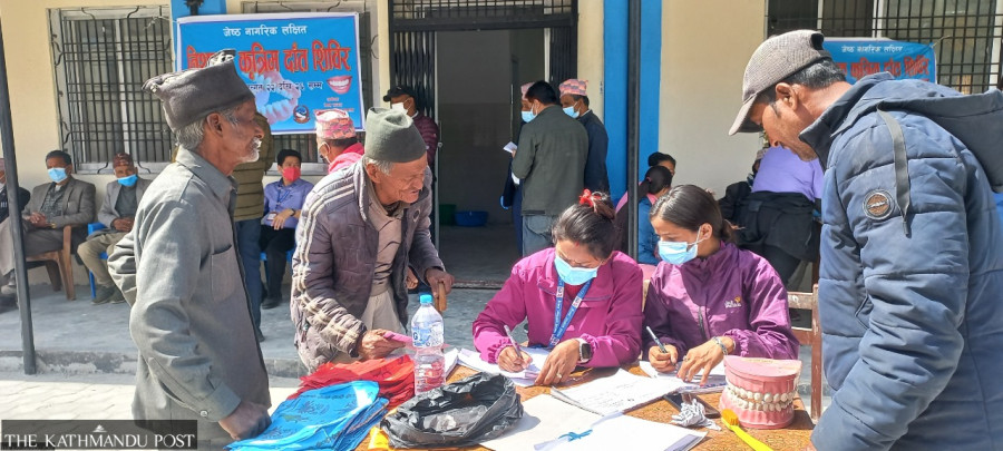 Bajhang’s elderly receive new set of teeth