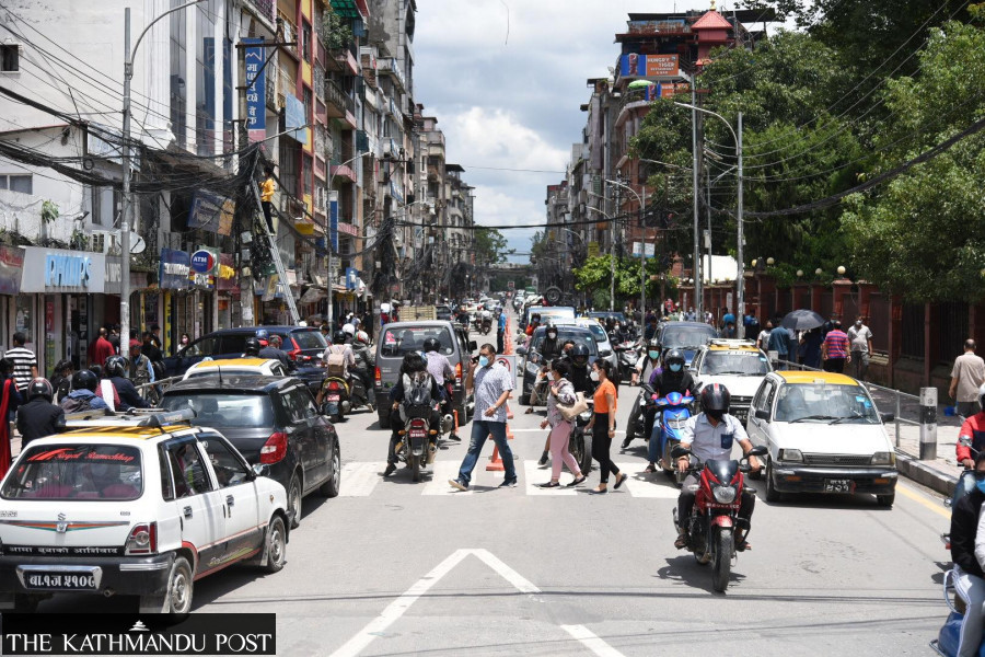 City, traffic police fail to enforce four-wheeler ban at New Road