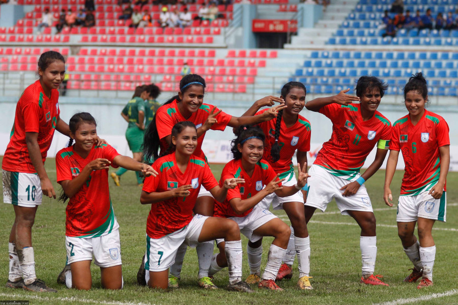 Bangladesh, India storm into semi-finals