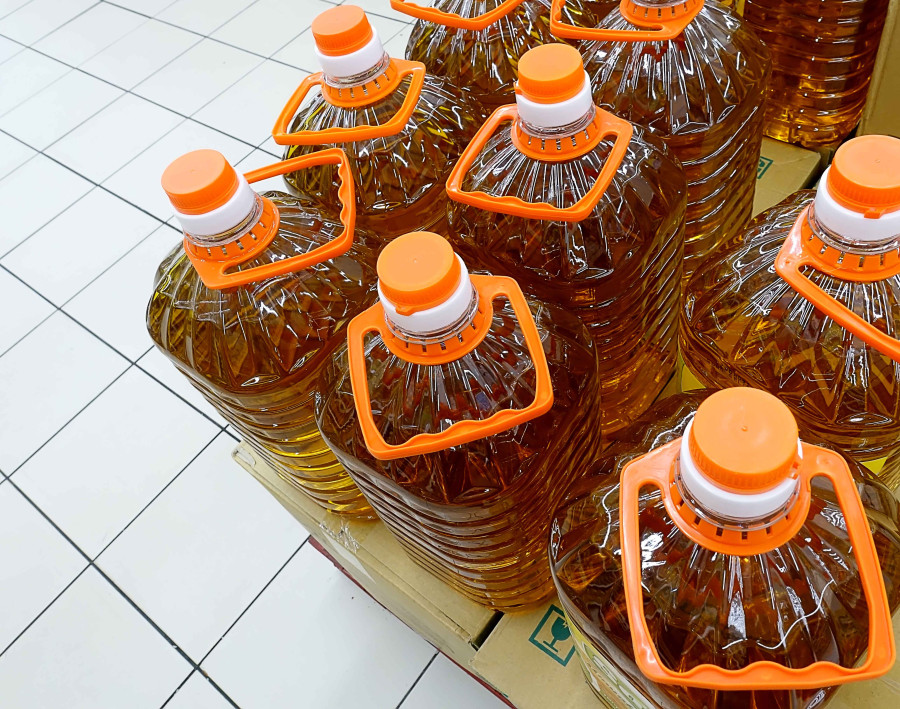 Edible oil imports hit Rs100 billion. But no, Nepalis are not guzzling it