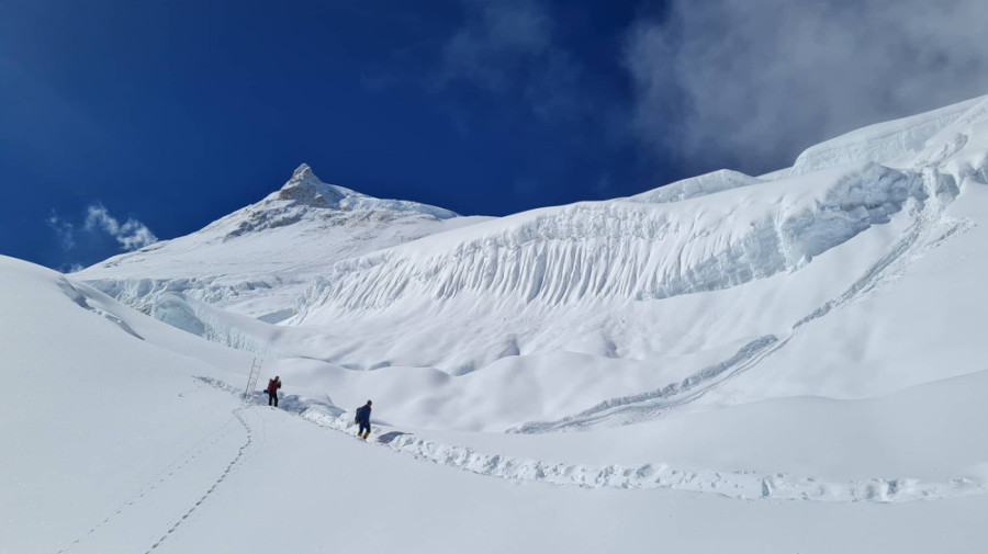 Seven stranded climbers rescued from Mt Manaslu