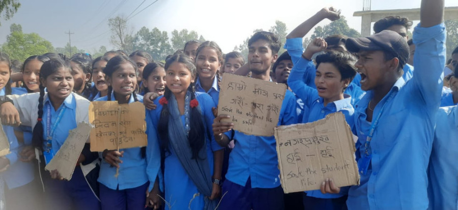 Students stage protest against lack of teachers in Mahottari school