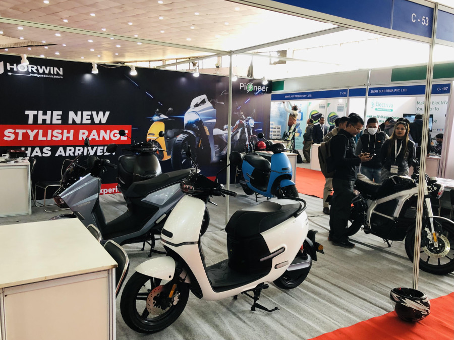 Automakers show new EVs at the expo