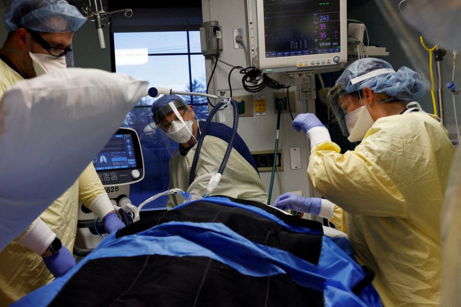 US breaks Covid-19 hospitalization record at over 132,000 as Omicron surges