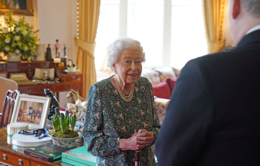 Queen Elizabeth catches Covid, experiencing mild symptoms