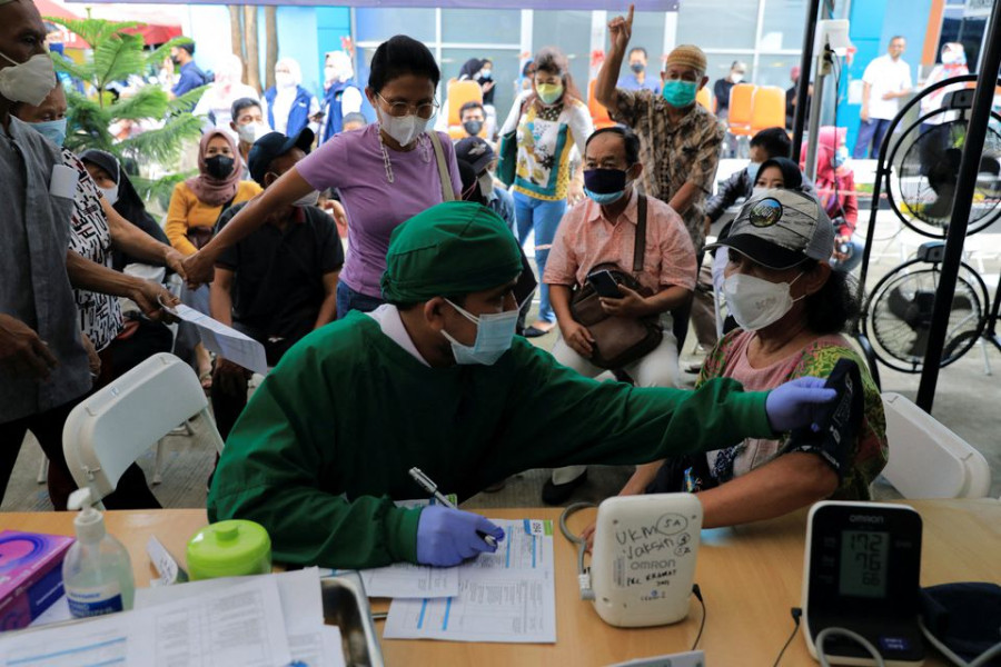 Omicron less severe than Delta but still poses danger for unvaccinated: WHO