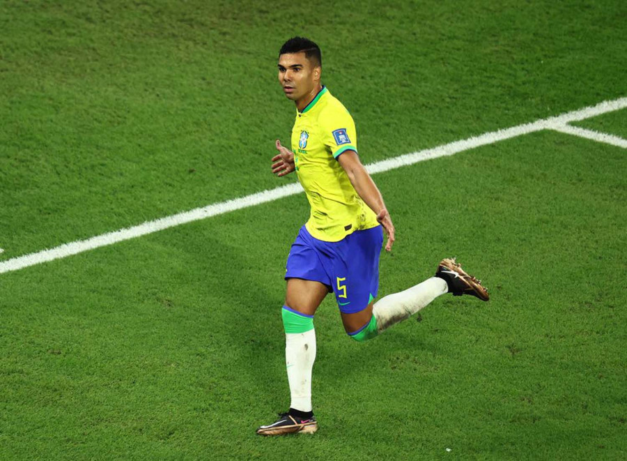Casemiro magic sends Brazil through as Vini shines
