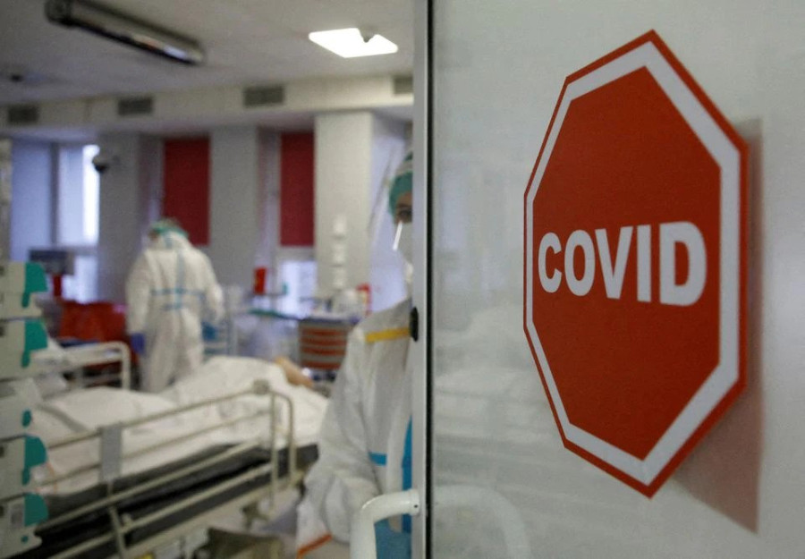 Too soon to treat Covid-19 like flu as Omicron spreads: WHO