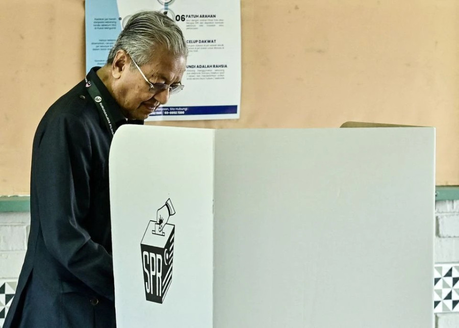 Malaysia ex-PM Mahathir loses seat in first election defeat in 53 years