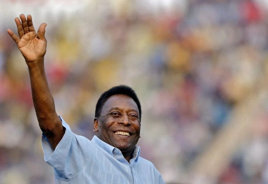 Brazil soccer legend Pele’s family gather at hospital bedside