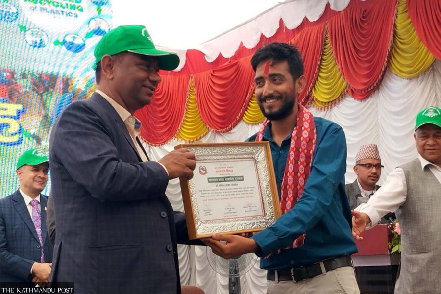 Kantipur journo receives environmental journalism award