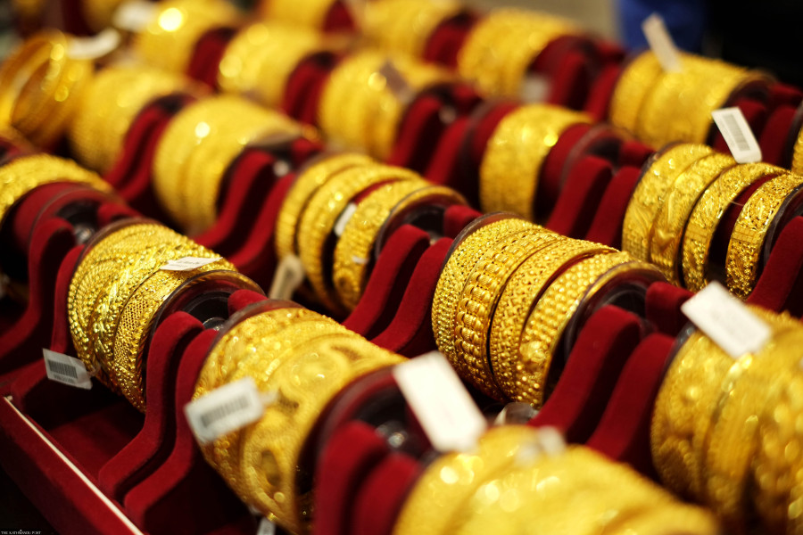 Gold prices touch a record high of Rs113,600 per tola