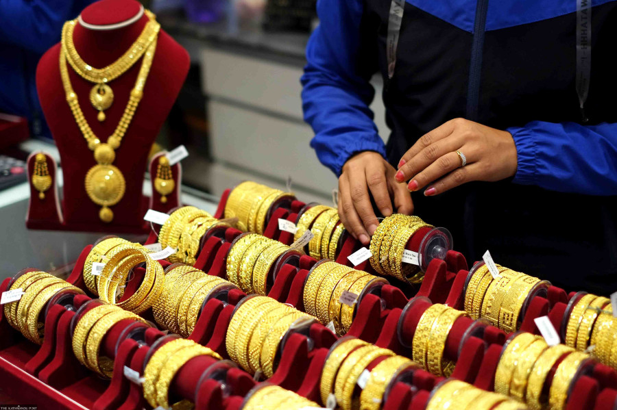 Gold hits record Rs110,000 per tola