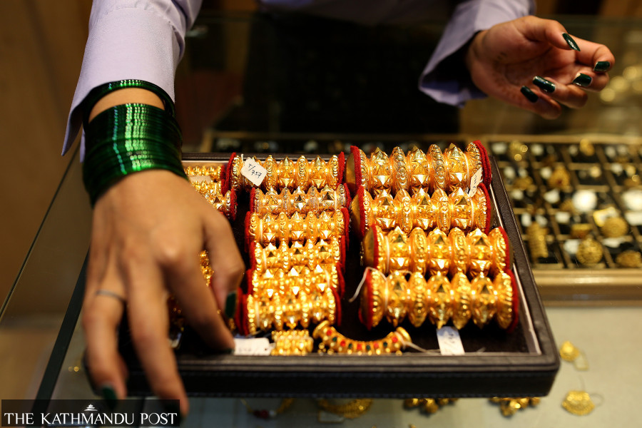 Gold hits fresh record to reach Rs107,500 per tola