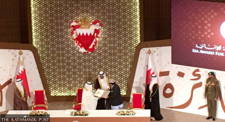 Dr Ruit receives ISA Award in Bahrain