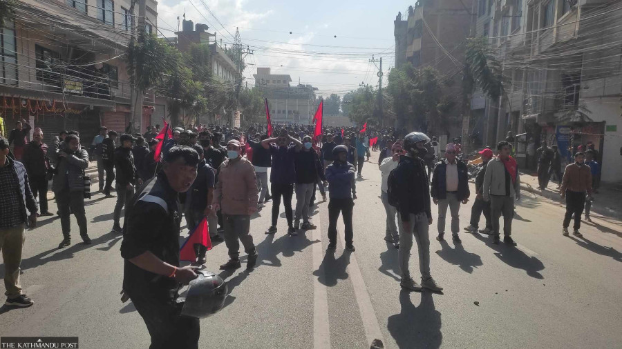 UML youth wing cadres, Prasai supporters clash at Balkhu