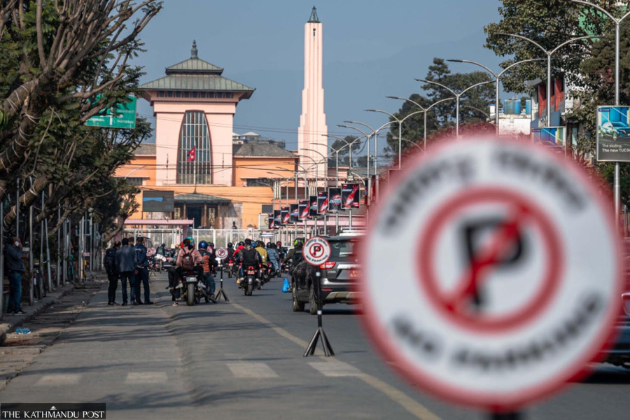 KMC bans roadside parking in Durbarmarg