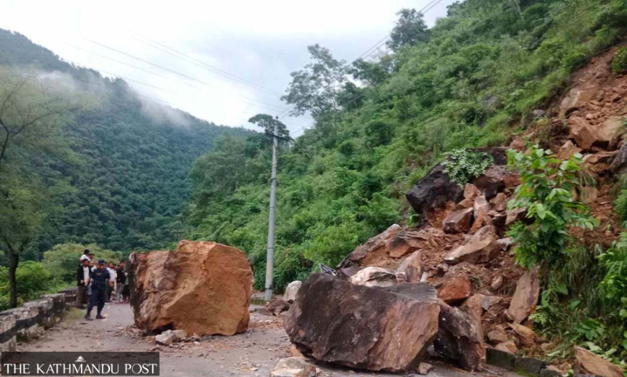 Landslide obstructs Prithvi Highway
