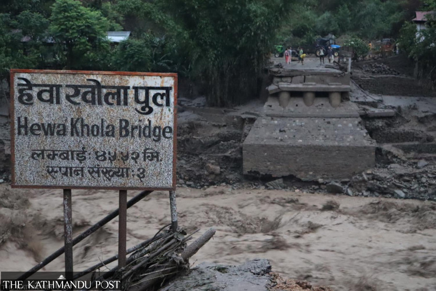 Floods, landslides block highways