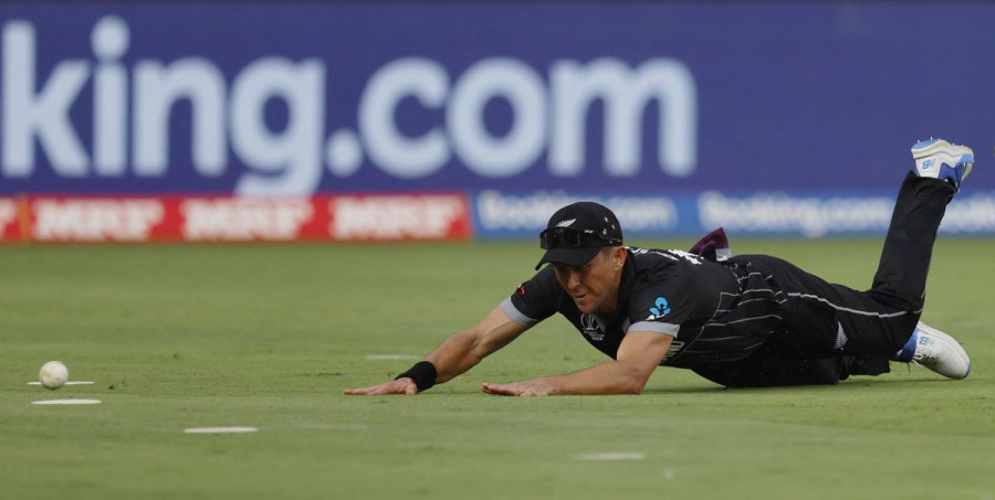New Zealand crush Sri Lanka, put one foot in World Cup semis