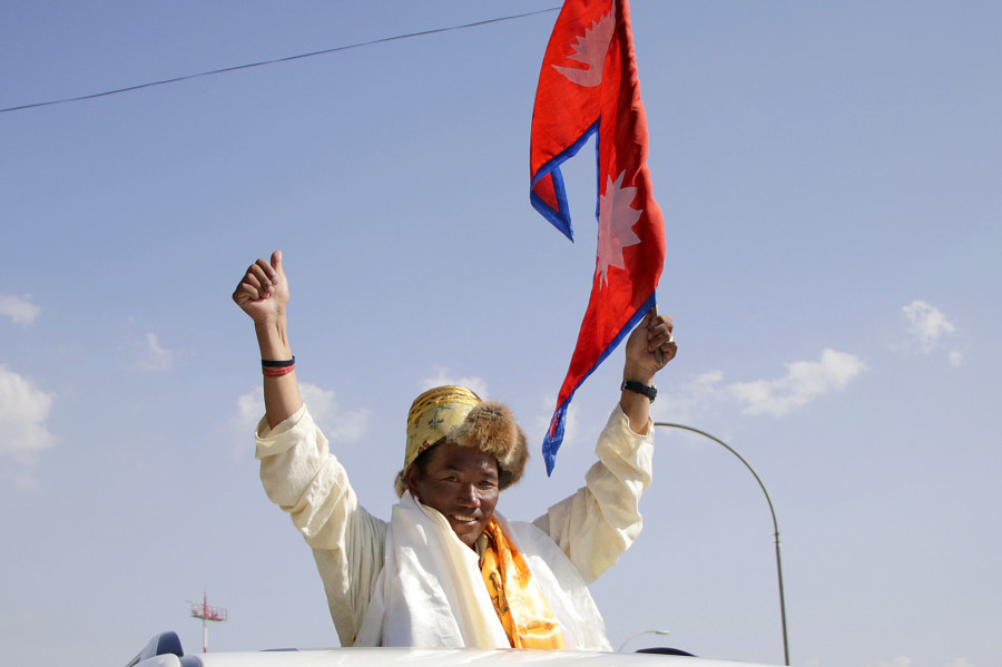 Kami Rita Sherpa climbs Everest for 28th time to regain his title