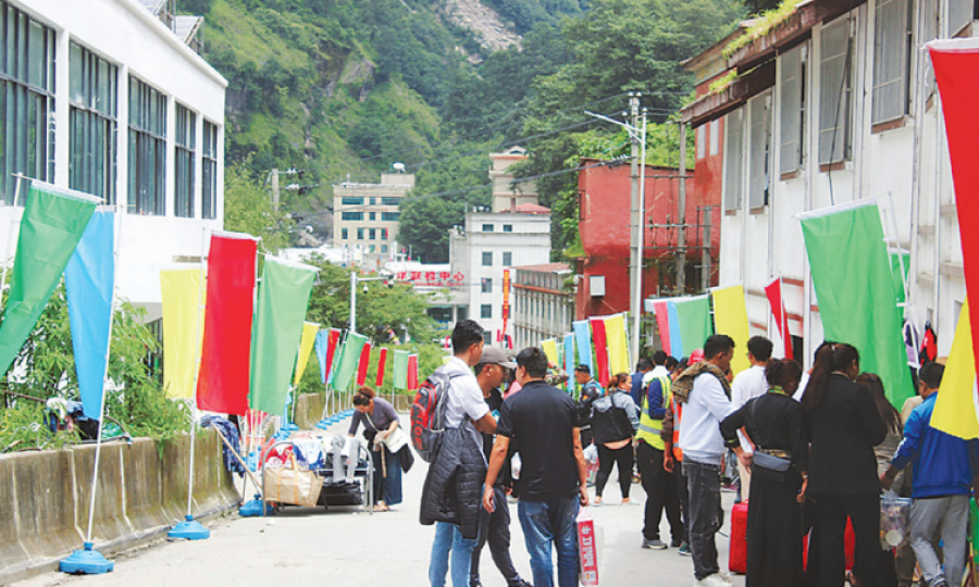 On reopening day, 200 Nepalis shop in Khasa
