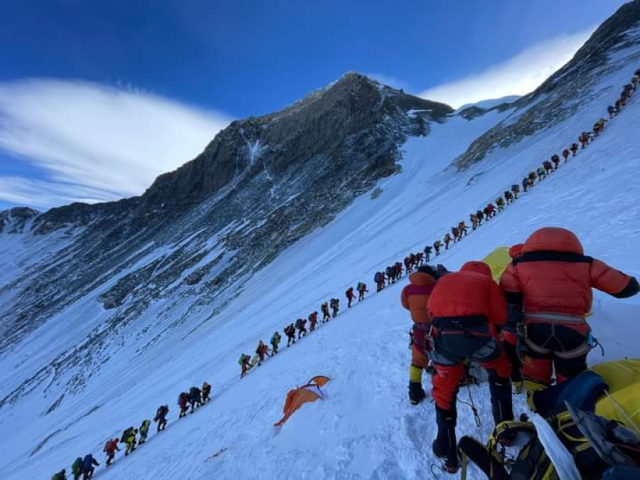 Race to the Everest summit: Chinese US climbers top list Race to the Everest summit: Chinese US climbers top list