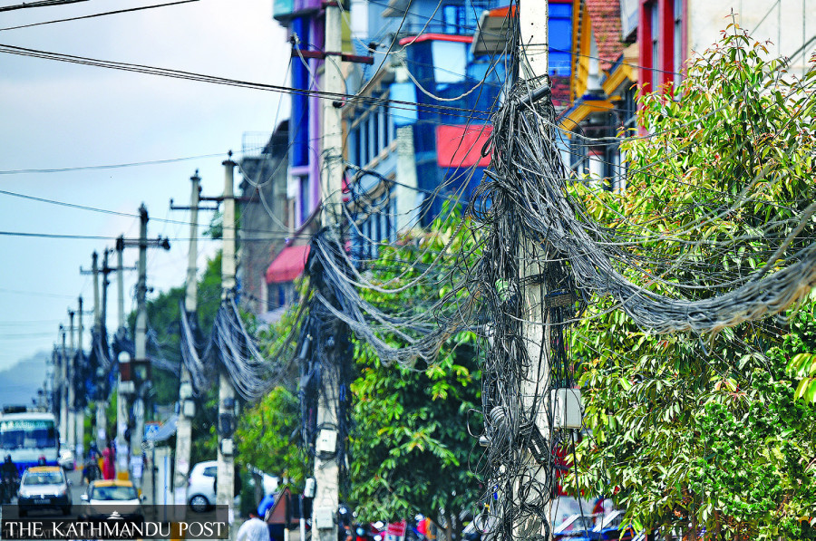 Mayor vows to start removing tangled wires and stray cables from tomorrow